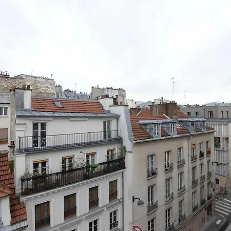 Flat With Balcony In The Republique District Apartment